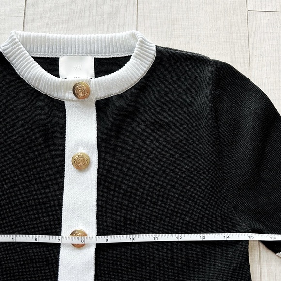 Black and white knit short sleeve sweater - Picture 10 of 11